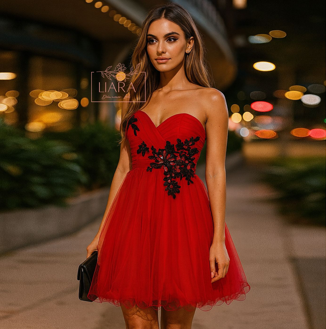 Extravagantes Ball Kleid trägerlos Gr S in rot 