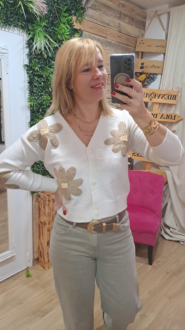 Le gilet pull marguerites 