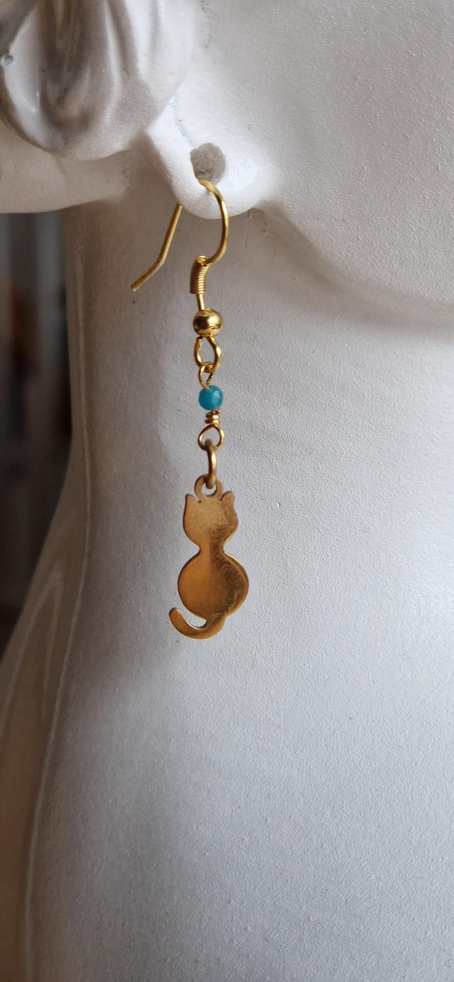 Süsse Katzenohrringe mit kleinem Calzedon