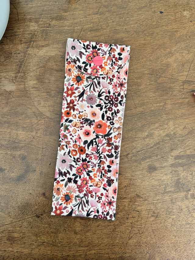 Étui à brosse à dents / ou à couverts