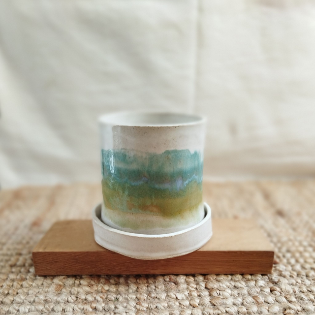 Egouttoir à couverts, argile blanc, émail blanc, turquoise et vert