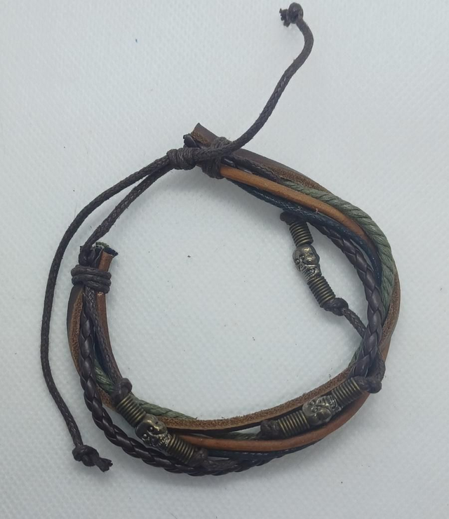 Bracelet Cuir réglable. 