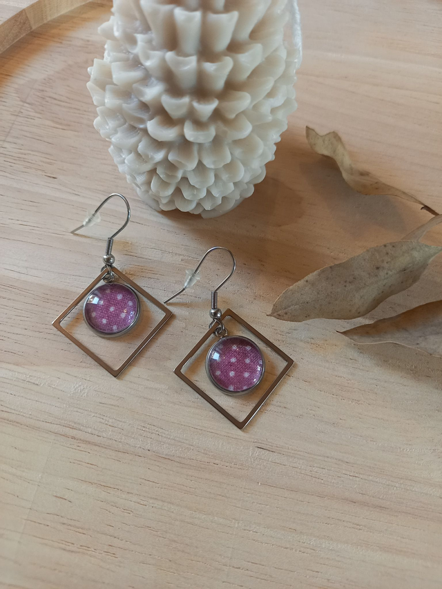 Boucles d&#039;oreilles Cabochon - tissu points violet clair - carré
