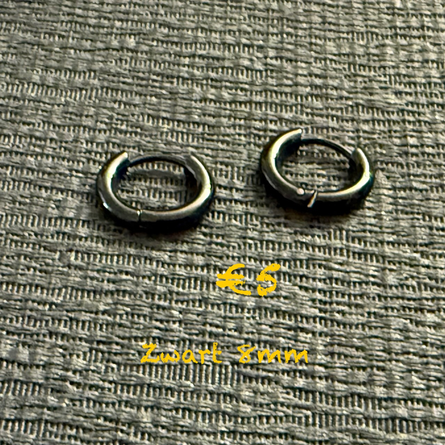 Oorbellen zwart 8mm