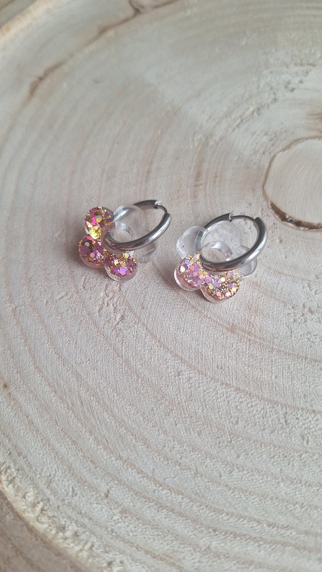 Créoles argentées fleurs transparentes + paillettes dorées/roses