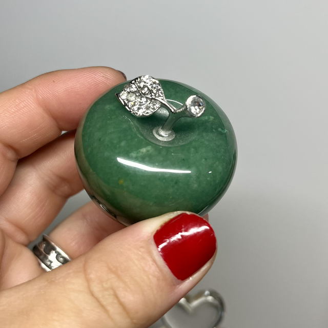 Pomme en aventurine et zircons 4,5 cm