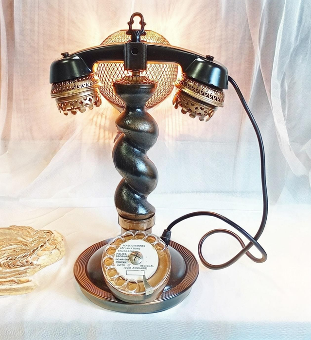 Histoire Victorienne, Téléphone à colonne, Lampe d'ambiance déco à poser, Détournement d'objets esprit steampunk, Artisanat Français