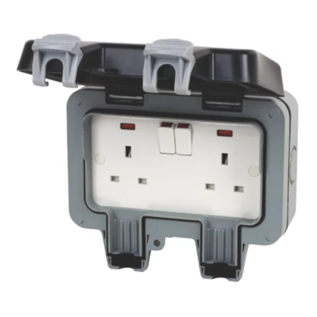 Outdoor weatherproof socket