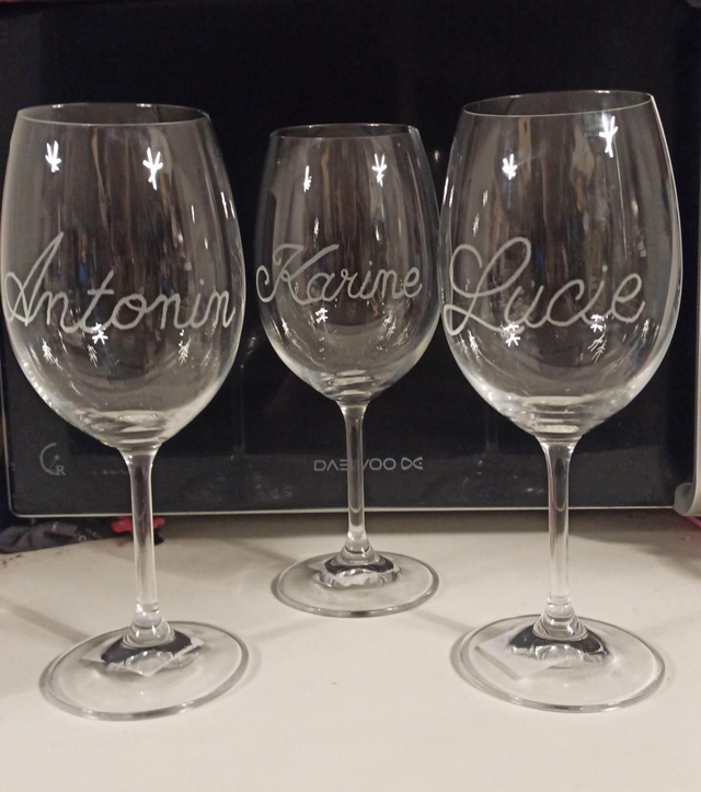 Verre à vin gravé