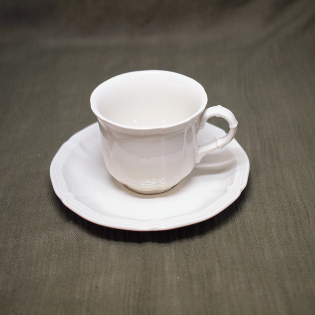 Villeroy &amp; Boch | Kop en schotel in klassieke Franse witte ‘Manoir’ stijl Vito porselein (kopje hoogte 7 | schotel diameter 15 cm)