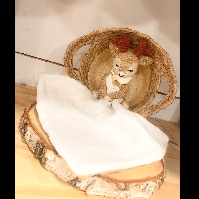 Doudou Biche au crochet et son lange 