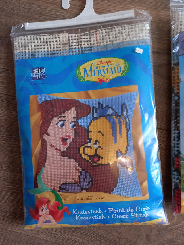 Kruissteekkussen Disney Kleine Zeemeermin (8511)