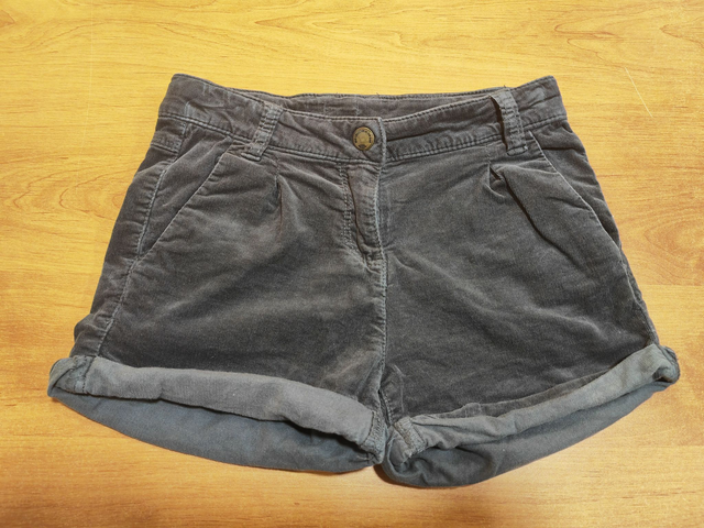 Short gris foncé 4 ans