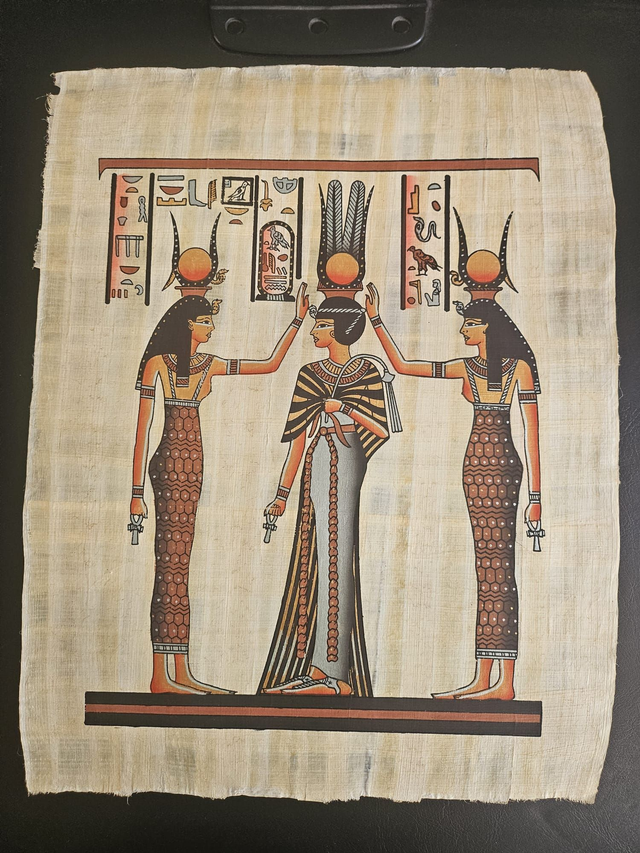 Ancient Egyptian Goddesses Isis &amp; Hathor Papyrus Art – Sacred Royal Blessing Scene Wall Decor – 23 × 33 cm