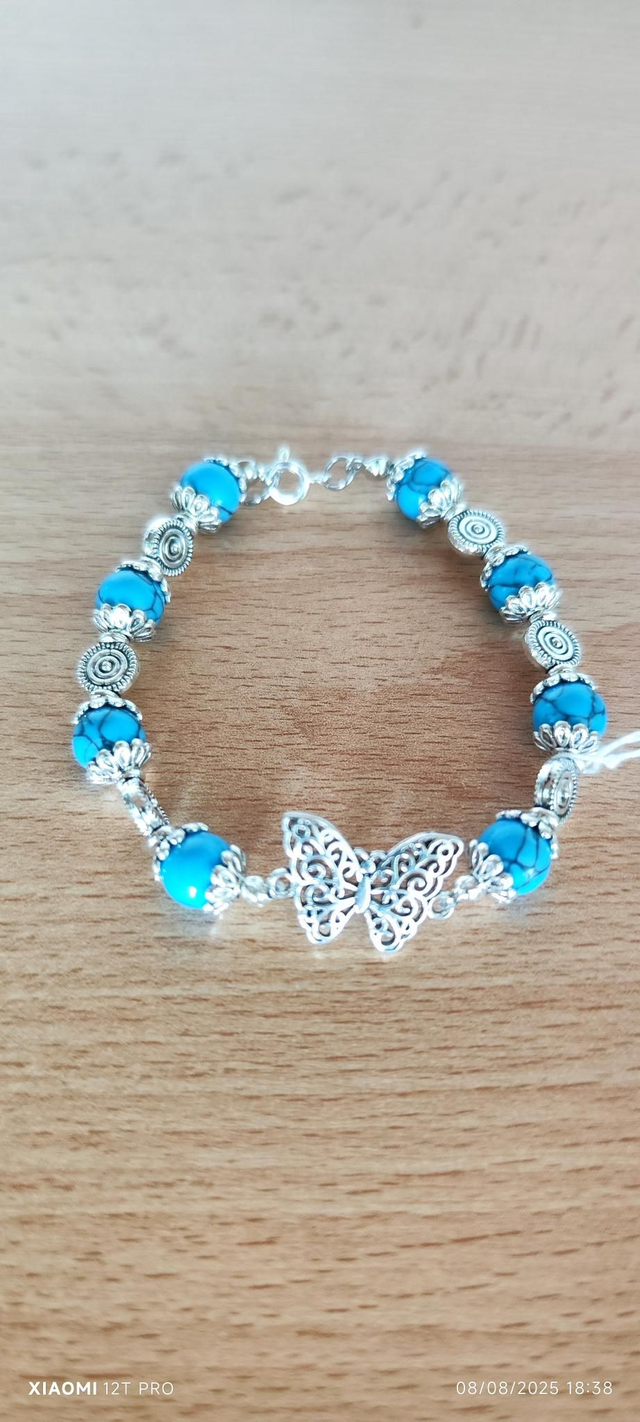 Farfalla con perle verdi