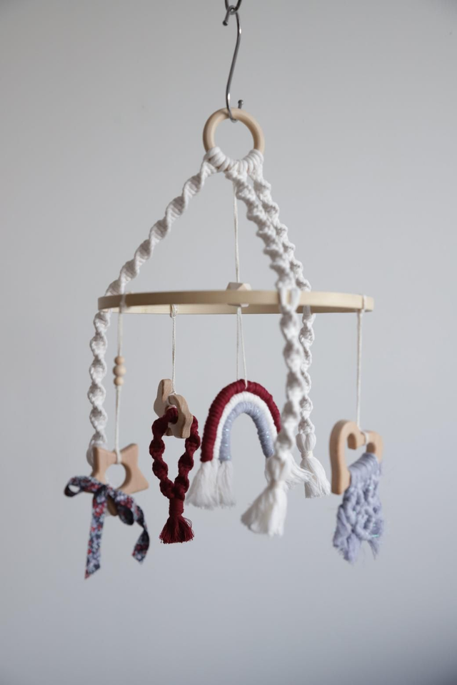 MOANA ~ Mobile bébé rouge violet