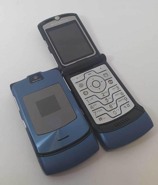 Motorola RAZR V3i Retro Flip Phone - All Colours Unlocked - Pristine GRADE A+