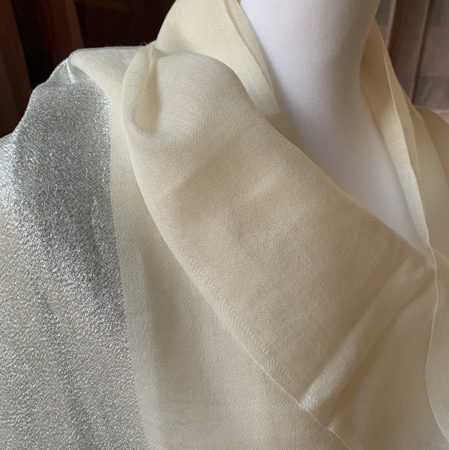 Châle en cachemire crème et argent 