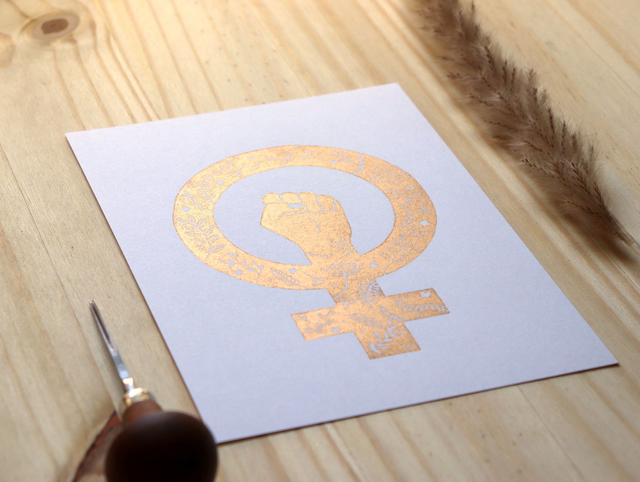 Linogravure A5 Sigle féministe (plusieurs coloris)