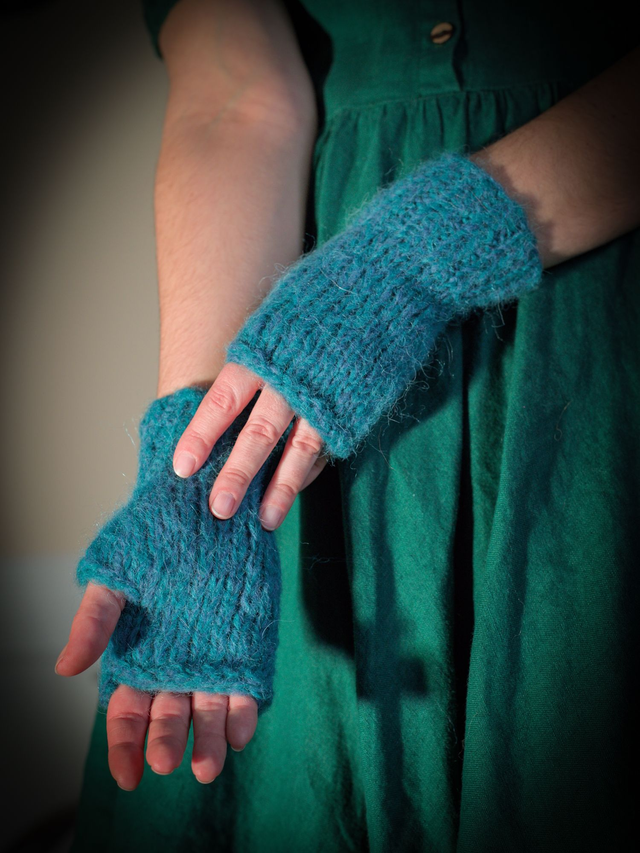 Mitaines en laine d&#039;alpaga et mérinos tricotées à la main bleu glacier