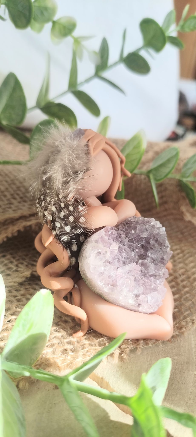 đ Gardienne des Songes et de la Sagesse â Quartz dâAmĂ©thyste en CĆur & Plumes Chamaniques đȘ¶