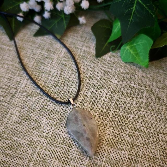 Collier feuille labradorite 