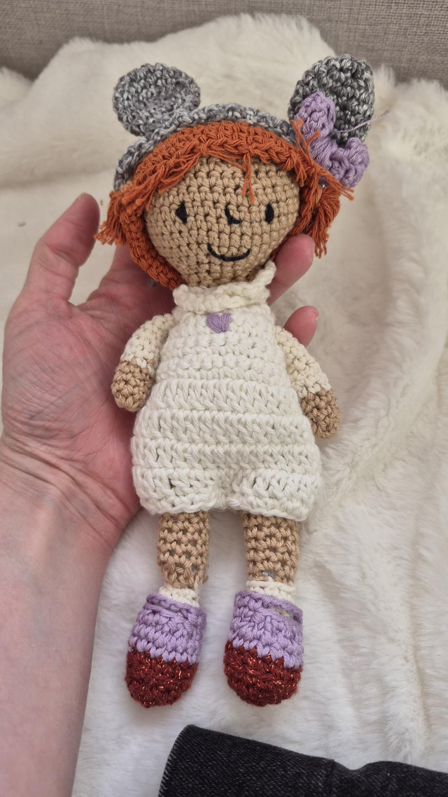 Lison, la petite rousse