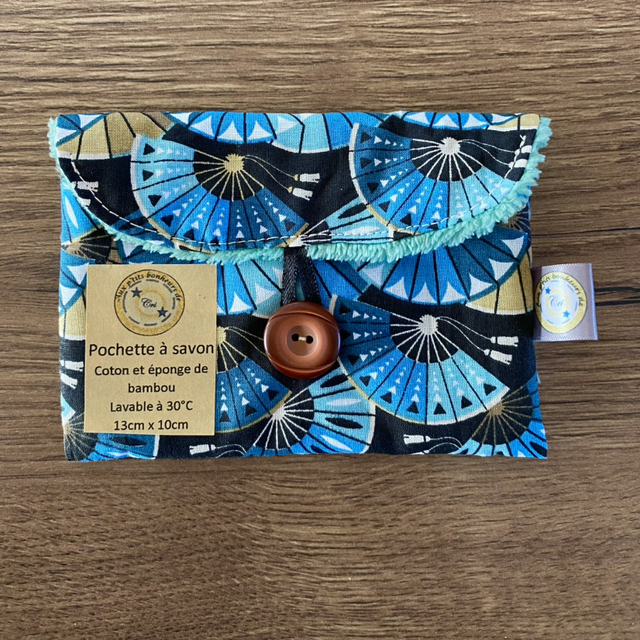 Pochette à savon modèle éventails bleus
