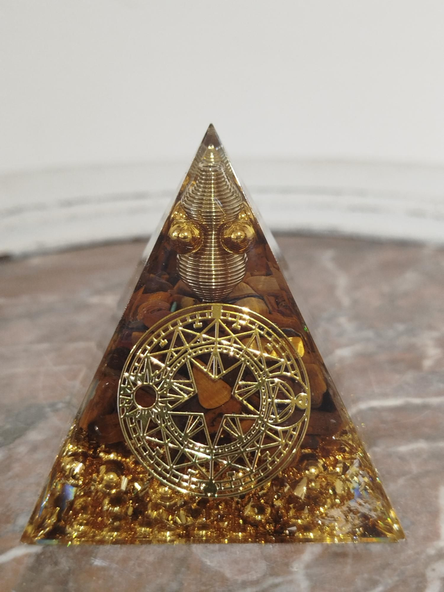 Pyramide Orgonite Œil de Tigre