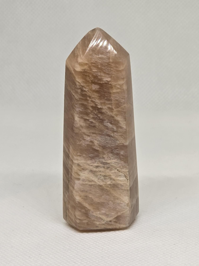 Pierre de lune orangée forme pointe 