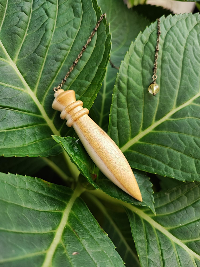 Pendule en Bois d'Arbre de Judée, Citrine et Chaînette en Laiton Vieilli