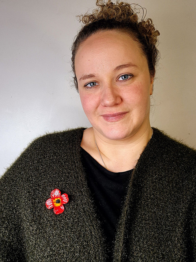 Pin's Fleur rouge et jaune