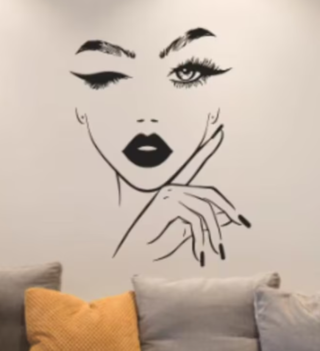 Grote muursticker Vrouw met knipoog zwart (50x66cm)