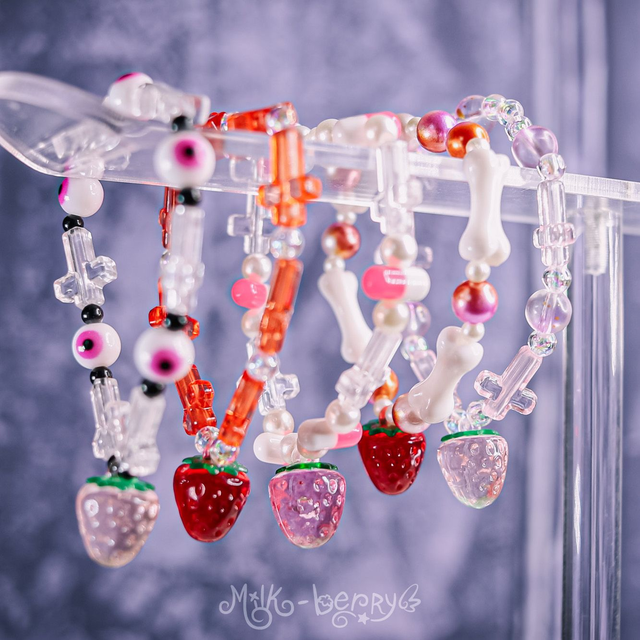 Bracelet Pastel Goth Strawberry Fraise