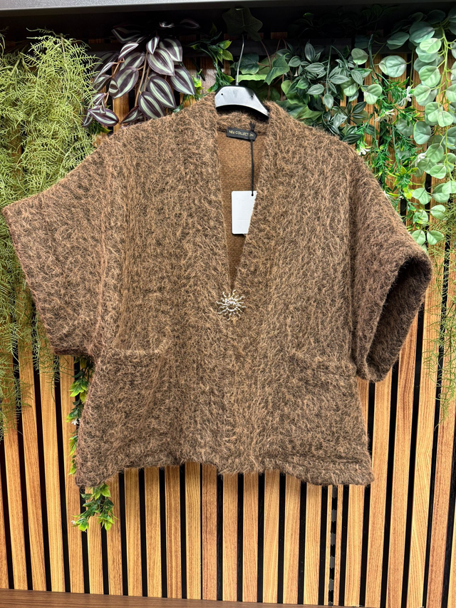 Gilet met speld choco