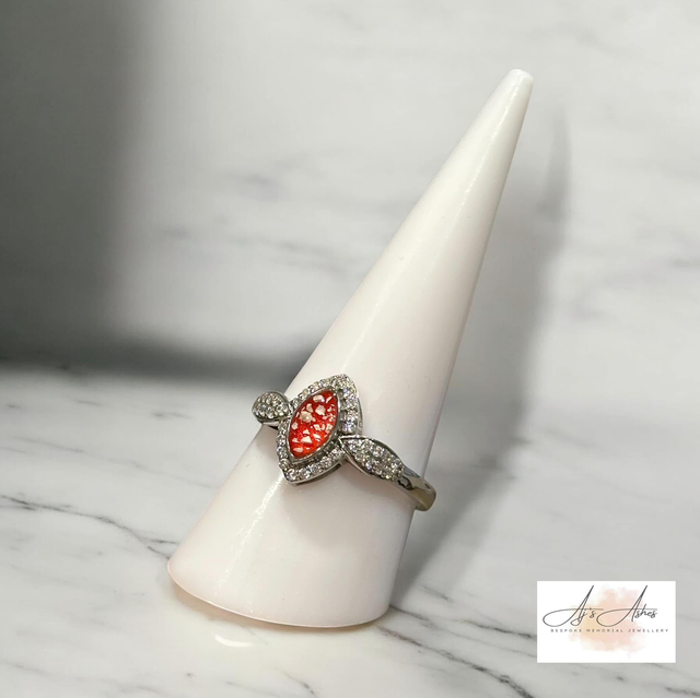 9k gold Almond eye ring