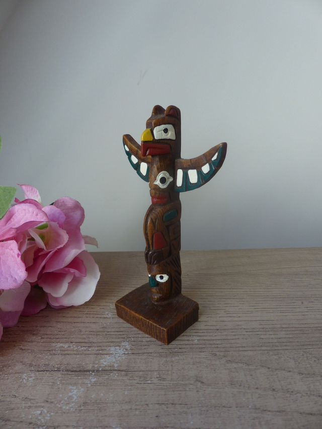 Petit Totem en Résine Sculpté et Peint à la Main - Pearlite Canada - Figurine Totémique Vintage Animaux - Décoration Culture Amérindienne