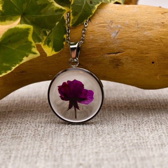 Little rose in round pendant