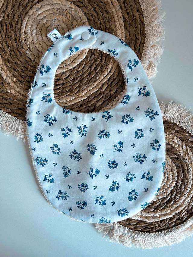 Bavoir Fleurs bleues