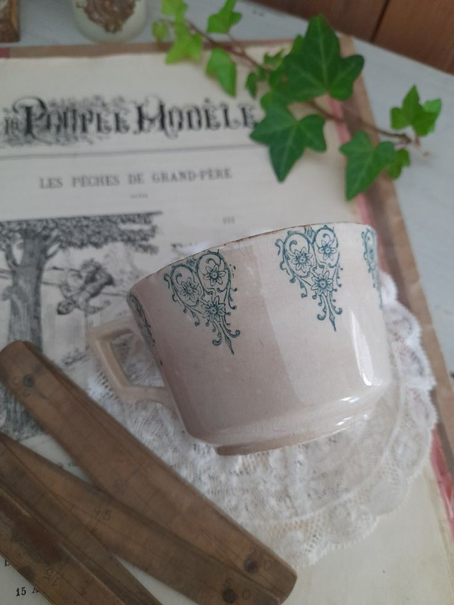 tasse ancienne patinée