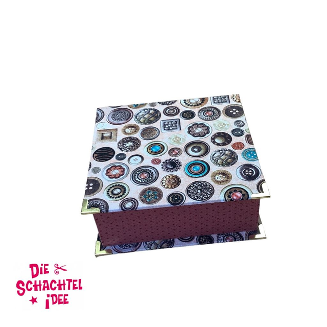 Tom „Knopf an Knopf“