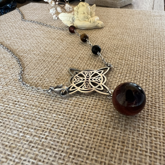 Collier Trois Yeux et son noeud de sorcière 