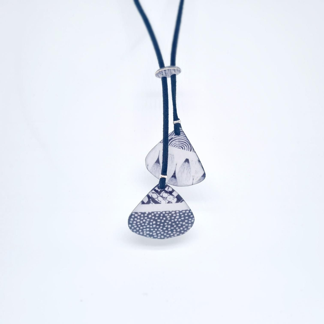 Sautoir noir et blanc 