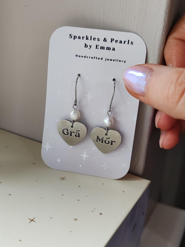 Grá Mór pearl earrings