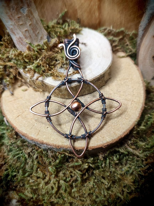 Pendentif "Noeud de sorcière"