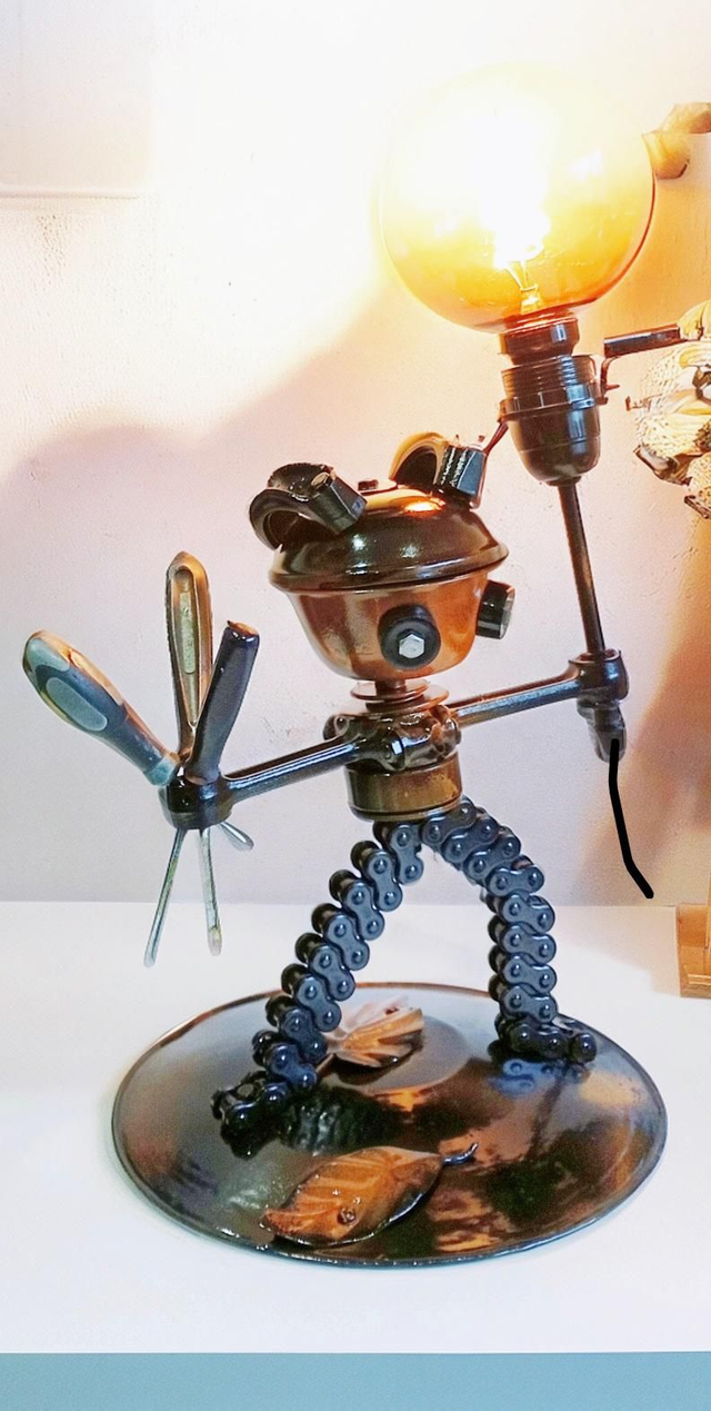 Badass Mécano, Lampe déco, Lampe personnage esprit steampunk, vintage - Artisanat Français