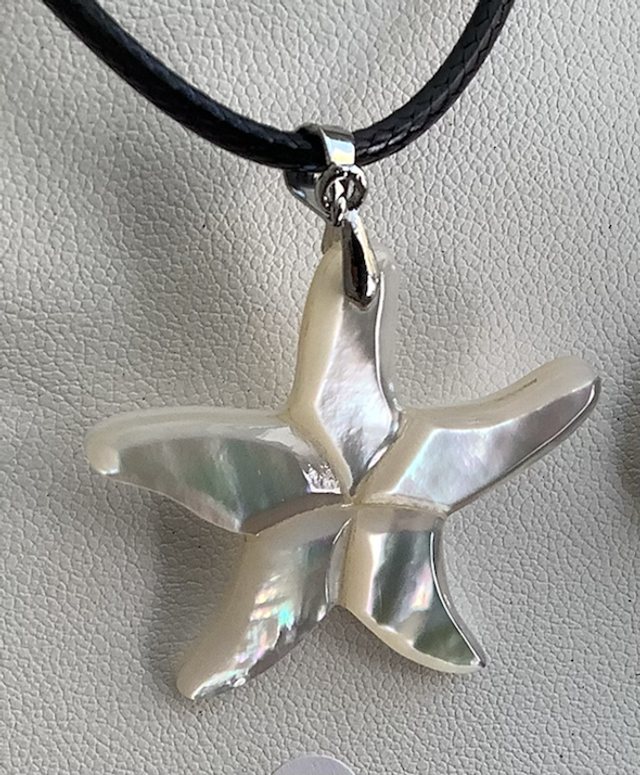 Pendentif étoile de mer en nacre 