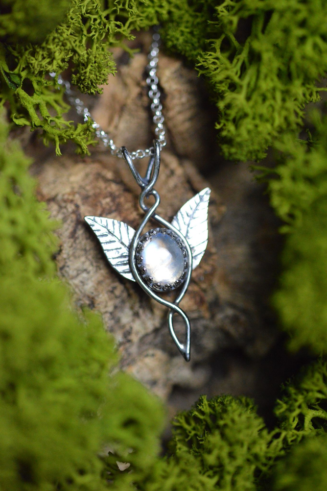 Pendentif Elfique - "Lueur" Pierre de Lune 2