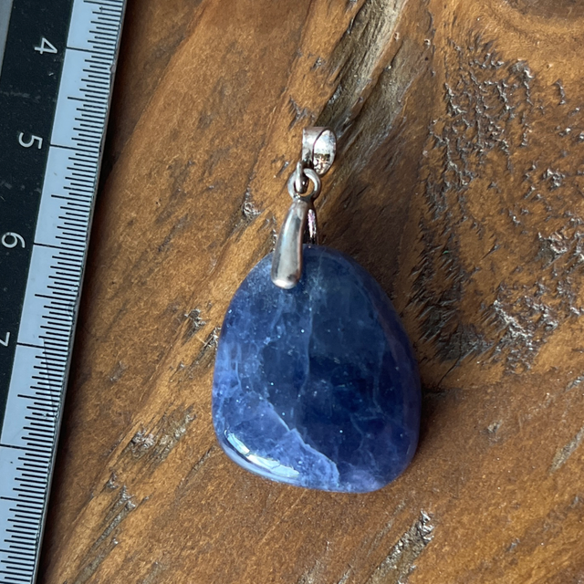 Pendentif en Iolite ou Cordiérite et bélière argent