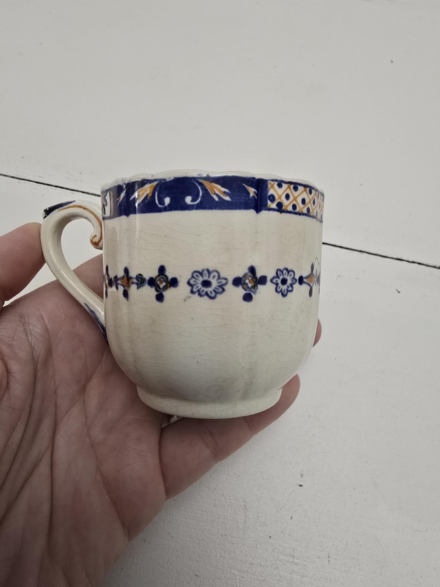 Ancienne tasse à café terre de fer Gien 